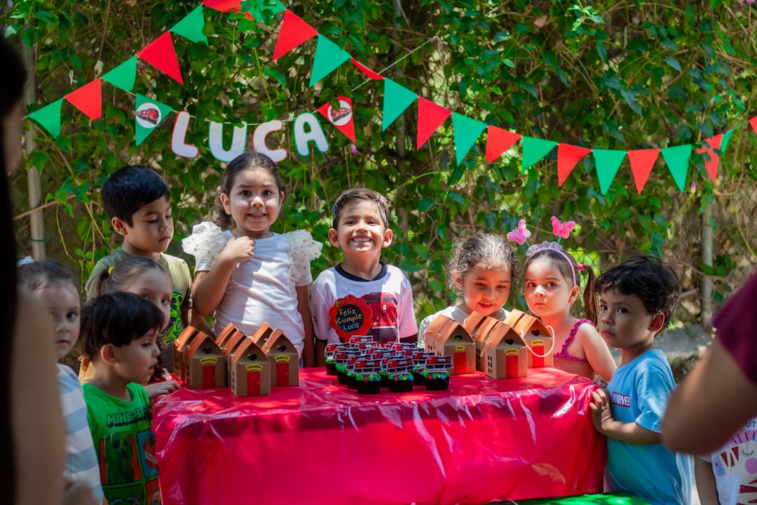 Zelf een vrolijke uitnodiging voor het kinderfeestje maken